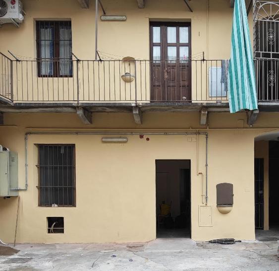 Apartamento Luoghi Comuni Porta Palazzo Turín Exterior foto