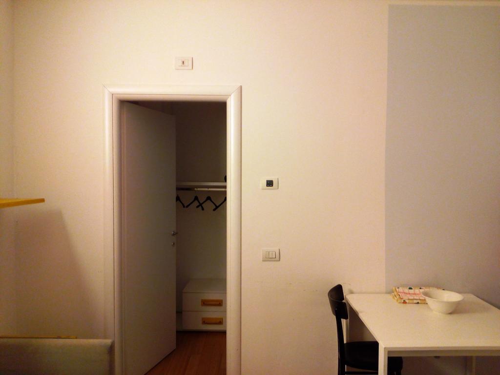 Apartamento Luoghi Comuni Porta Palazzo Turín Exterior foto