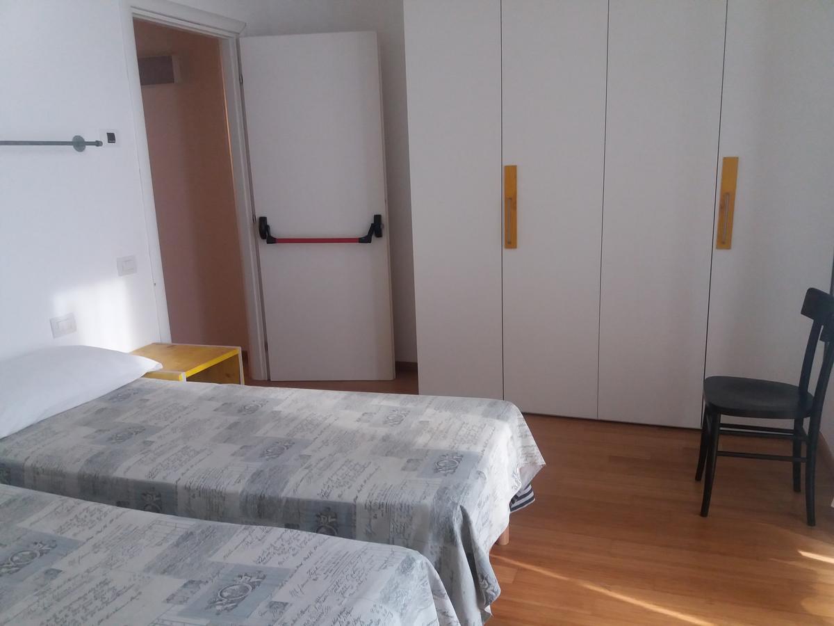 Apartamento Luoghi Comuni Porta Palazzo Turín Exterior foto